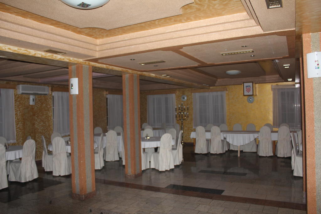 Hostel Majsic Otočac Esterno foto