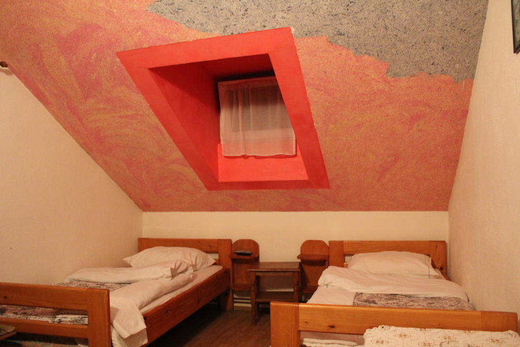 Hostel Majsic Otočac Esterno foto