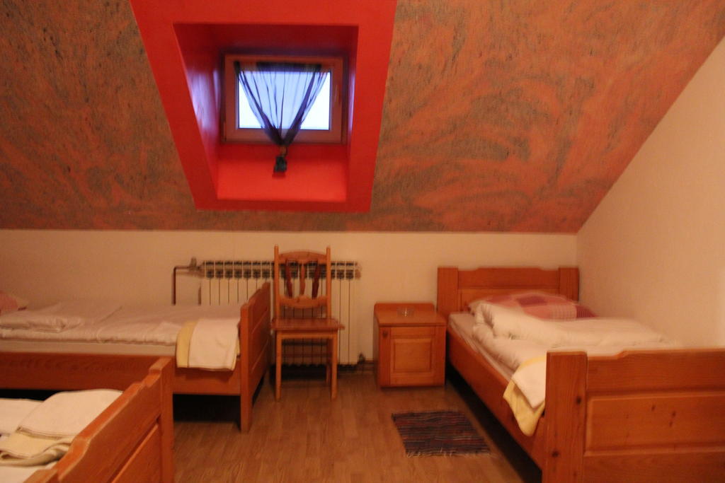Hostel Majsic Otočac Esterno foto