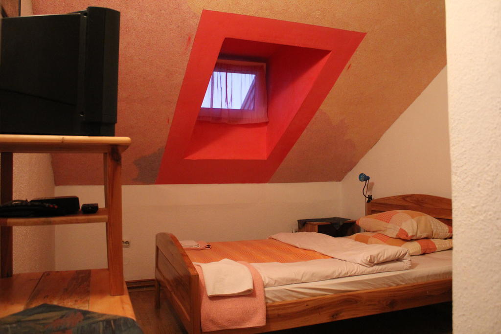 Hostel Majsic Otočac Esterno foto