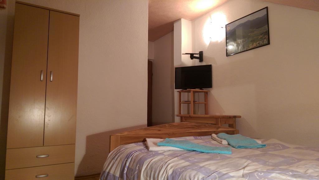 Hostel Majsic Otočac Esterno foto