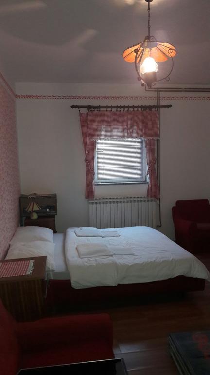 Hostel Majsic Otočac Esterno foto