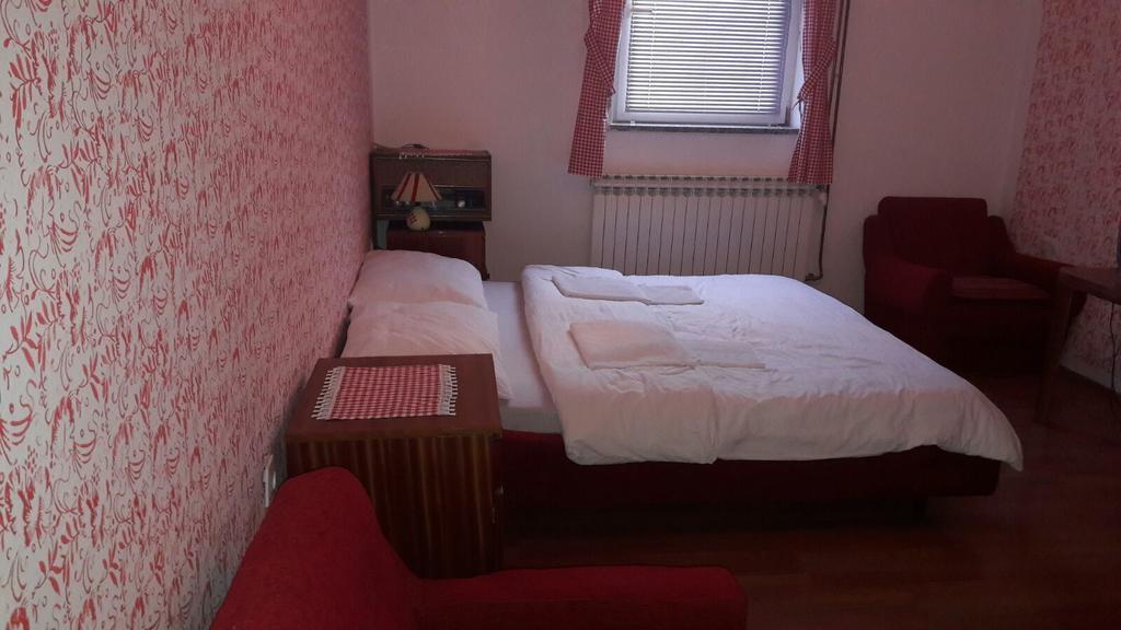 Hostel Majsic Otočac Esterno foto