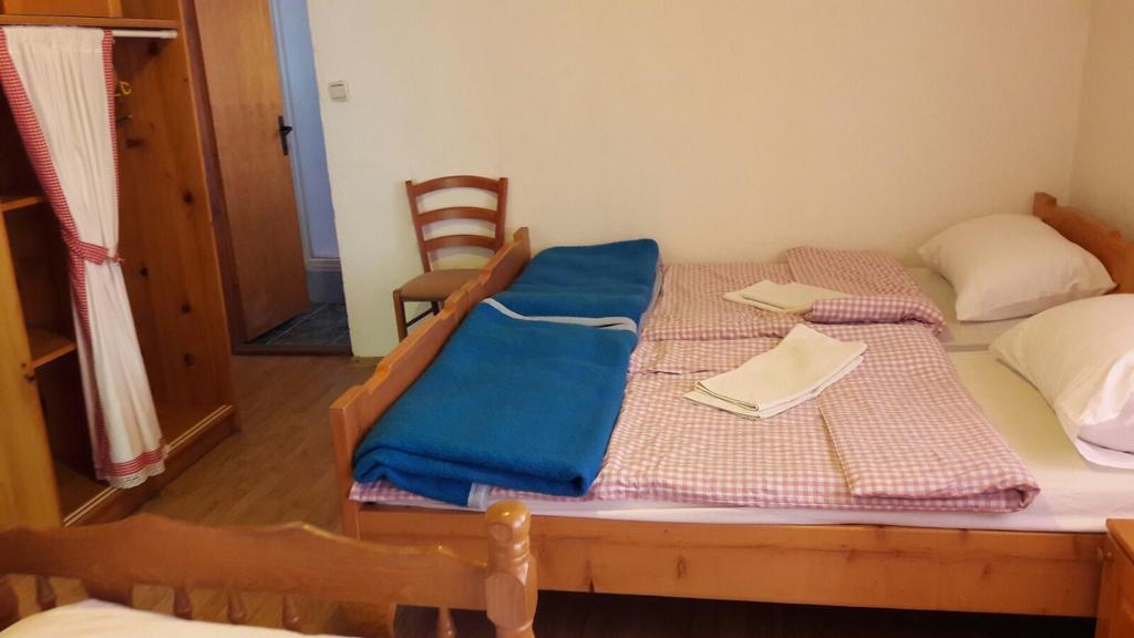 Hostel Majsic Otočac Esterno foto