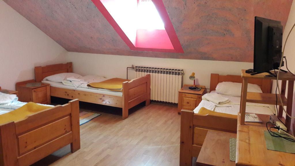 Hostel Majsic Otočac Esterno foto
