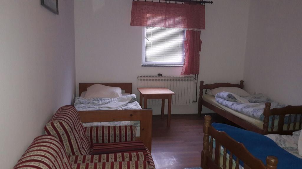 Hostel Majsic Otočac Esterno foto