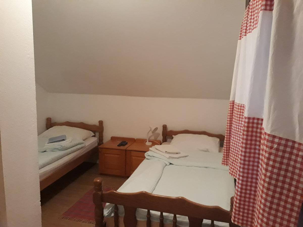 Hostel Majsic Otočac Esterno foto