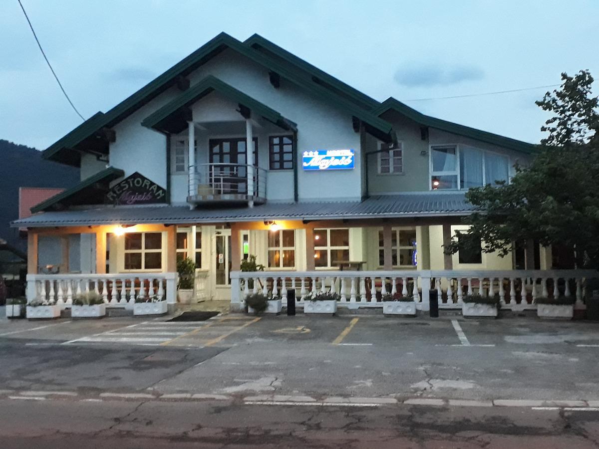 Hostel Majsic Otočac Esterno foto